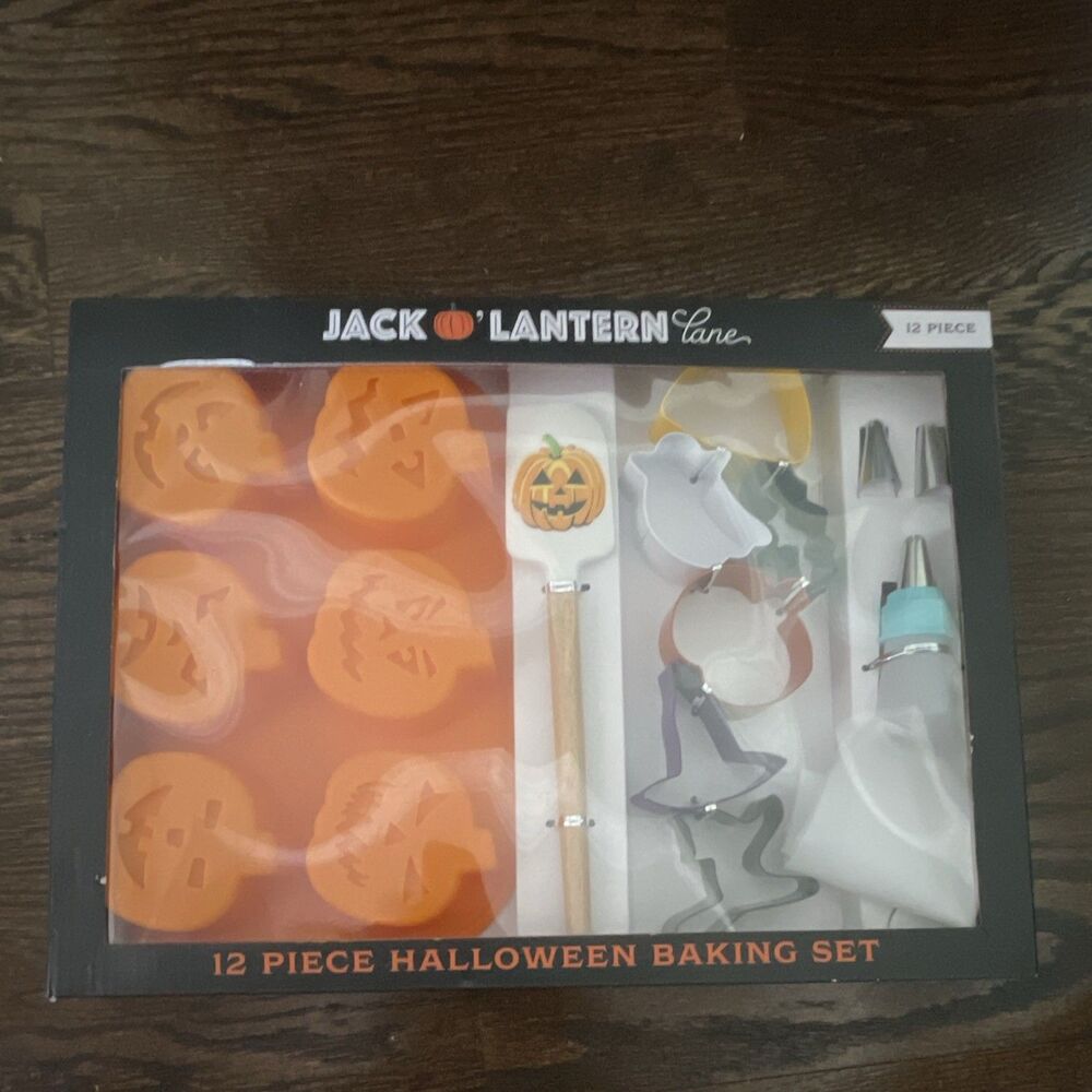 NEW- Jack O' Lantern Lane Pumpkin 6-Hole Silicone Muffin Pan Set, 12pc 446°F